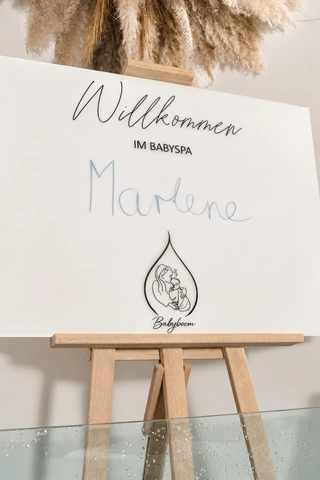Willkommenstafel im Babyboom Babyspa
